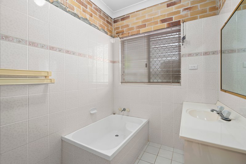 Photo - 22 Saffron Street, Elanora QLD 4221 - Image 12