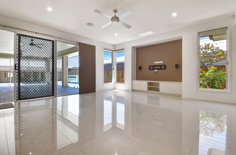 Photo - 22 Saint Pauls Avenue, Pelican Waters QLD 4551 - Image 3