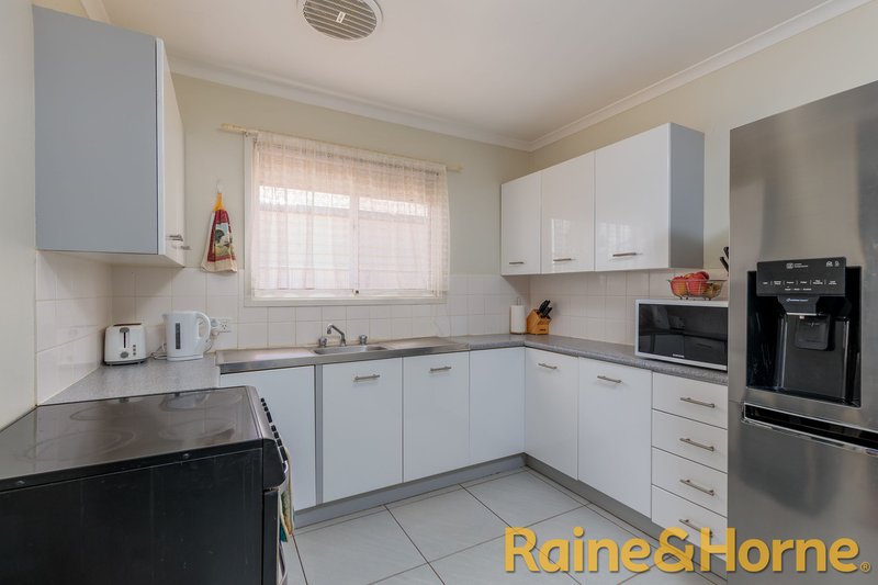 Photo - 22 Salter Drive, Dubbo NSW 2830 - Image 2