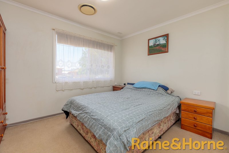 Photo - 22 Salter Drive, Dubbo NSW 2830 - Image 5