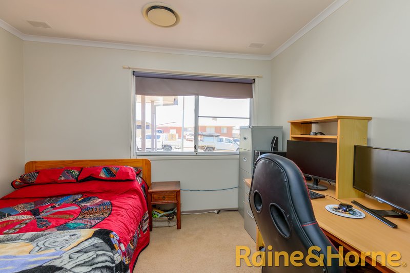 Photo - 22 Salter Drive, Dubbo NSW 2830 - Image 7