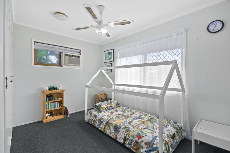 Photo - 22 Samantha Court, Ferny Hills QLD 4055 - Image 6