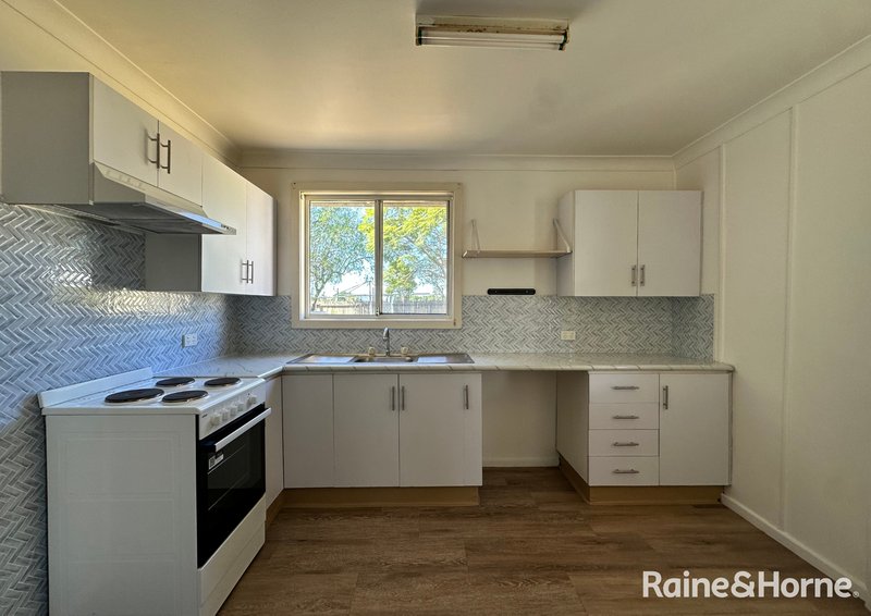 Photo - 22 Sampson Crescent, Bomaderry NSW 2541 - Image 2
