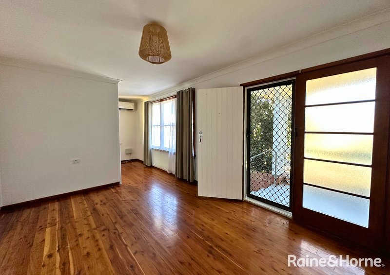 Photo - 22 Sampson Crescent, Bomaderry NSW 2541 - Image 3