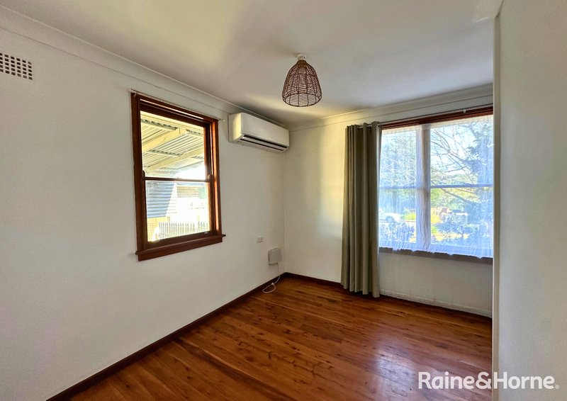 Photo - 22 Sampson Crescent, Bomaderry NSW 2541 - Image 4