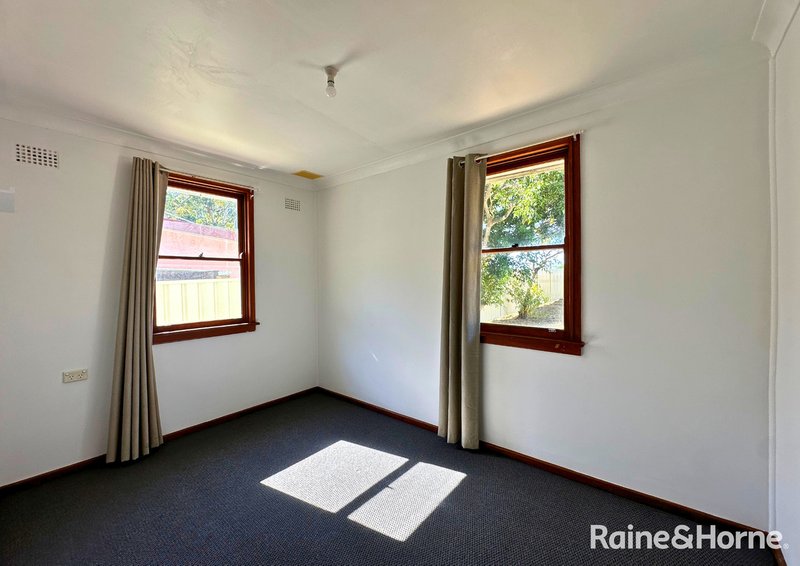 Photo - 22 Sampson Crescent, Bomaderry NSW 2541 - Image 6