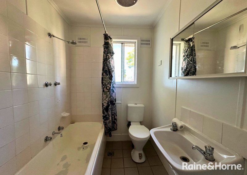 Photo - 22 Sampson Crescent, Bomaderry NSW 2541 - Image 8