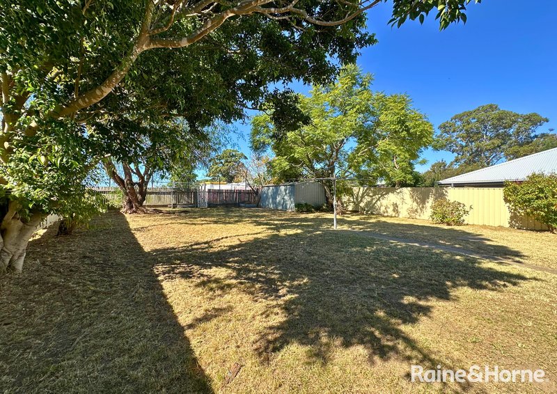 Photo - 22 Sampson Crescent, Bomaderry NSW 2541 - Image 9