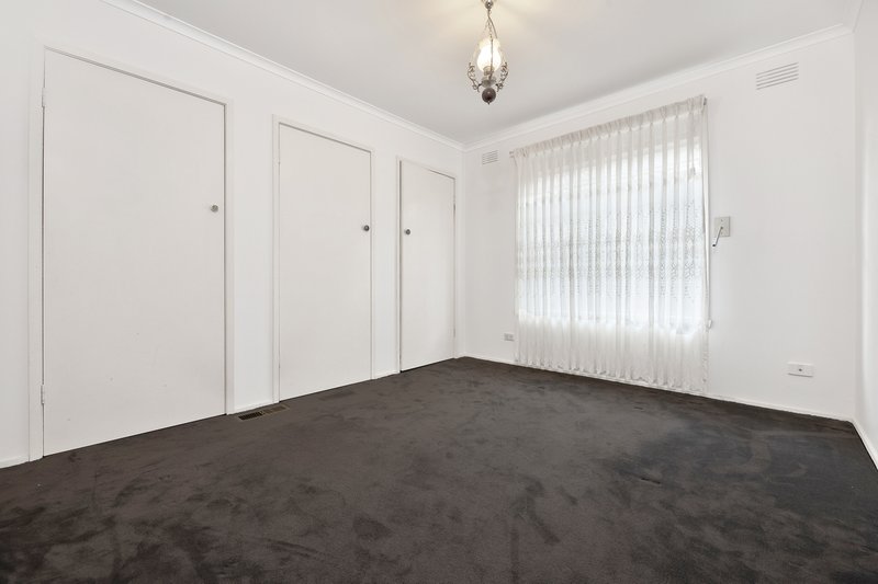 Photo - 22 Samuel Drive, Campbellfield VIC 3061 - Image 11