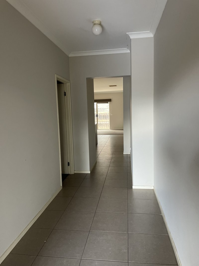 Photo - 22 San Cristobal Pass, Epping VIC 3076 - Image 4