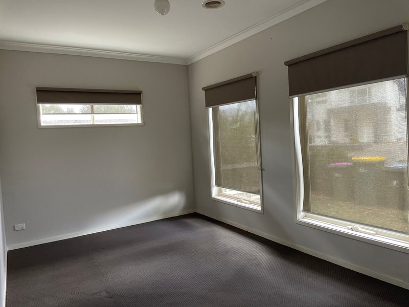 Photo - 22 San Cristobal Pass, Epping VIC 3076 - Image 5