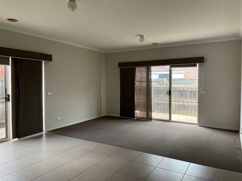 Photo - 22 San Cristobal Pass, Epping VIC 3076 - Image 8