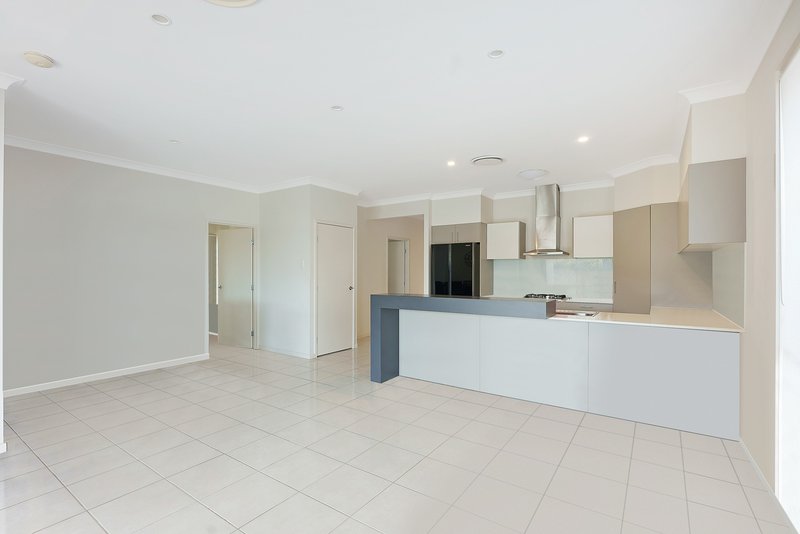 Photo - 22 Sarabah Street, North Lakes QLD 4509 - Image 4