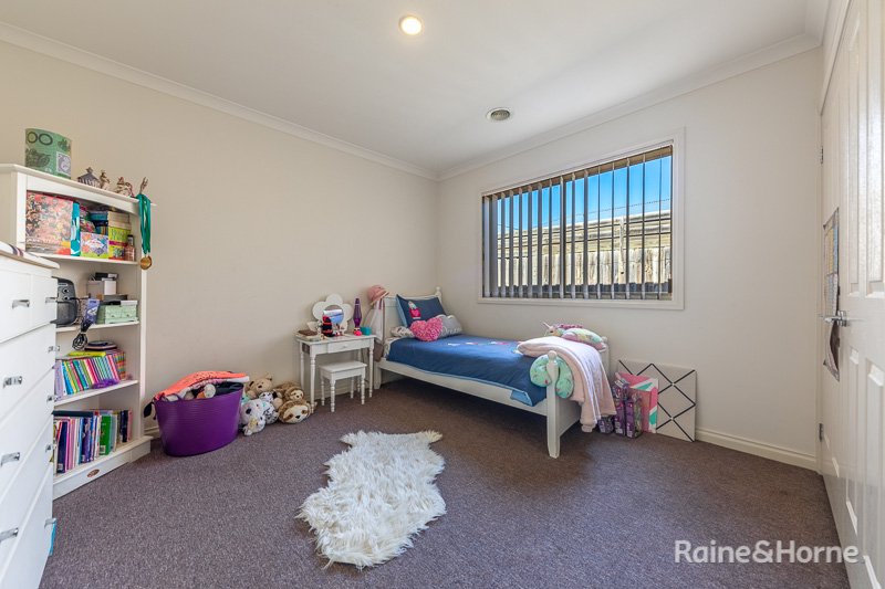 Photo - 22 Sassafras Drive, Sunbury VIC 3429 - Image 9