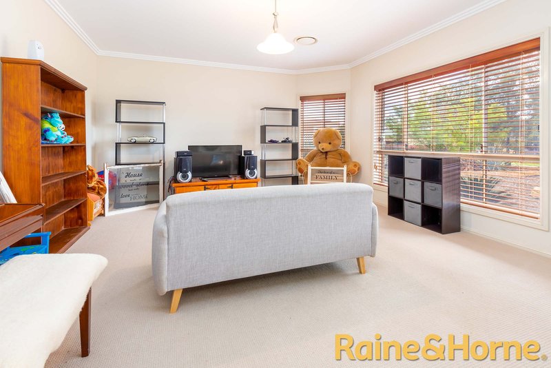 Photo - 22 Savoy Place, Dubbo NSW 2830 - Image 5