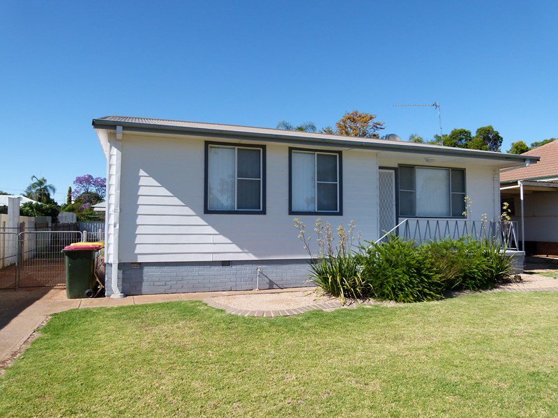 Photo - 22 Scrivener Street, Forbes NSW 2871 - Image 2