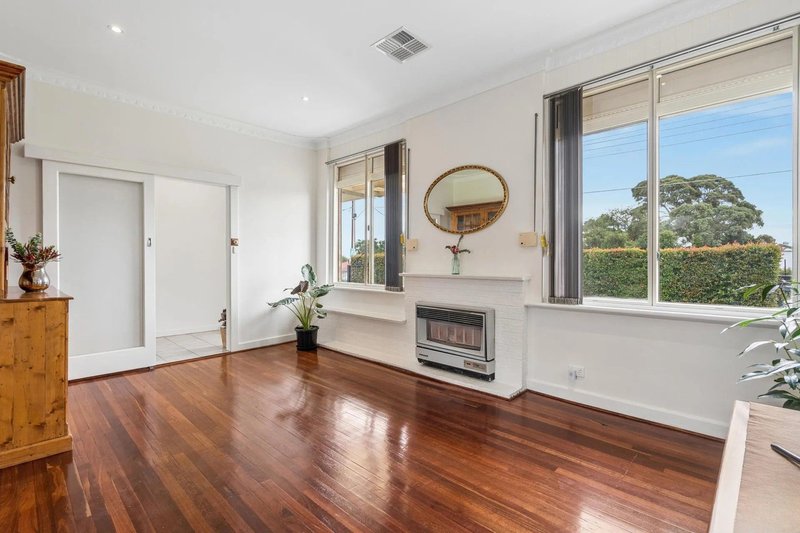Photo - 22 Seacombe Road, Darlington SA 5047 - Image 5