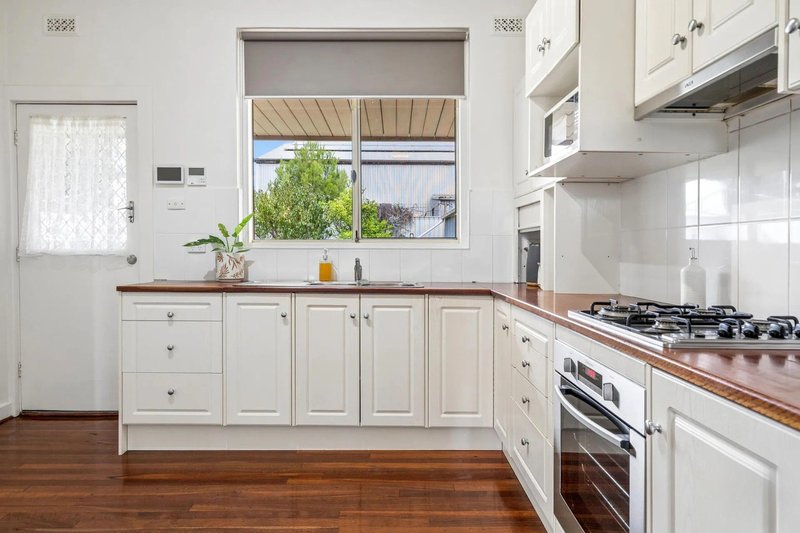 Photo - 22 Seacombe Road, Darlington SA 5047 - Image 11
