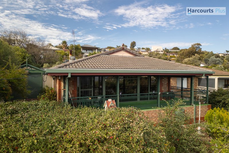 Photo - 22 Seaview Avenue, Hallett Cove SA 5158 - Image 19