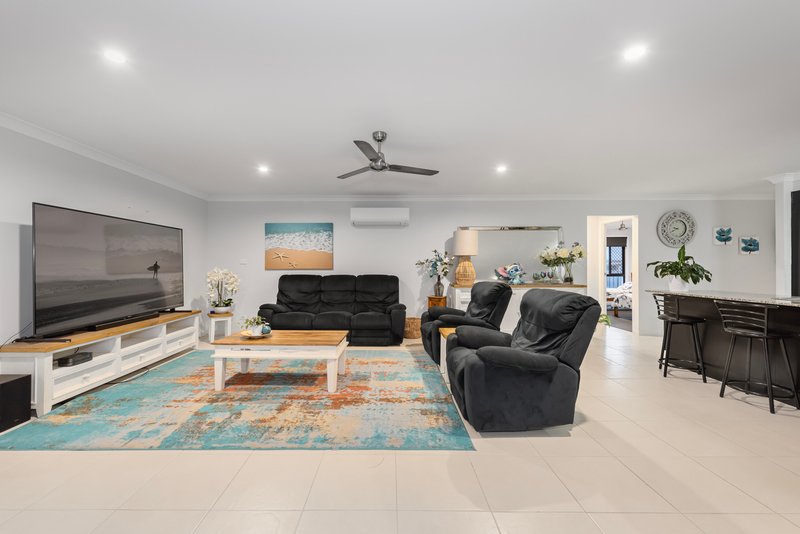 Photo - 22 Seawind Road, Coomera Waters QLD 4209 - Image 8