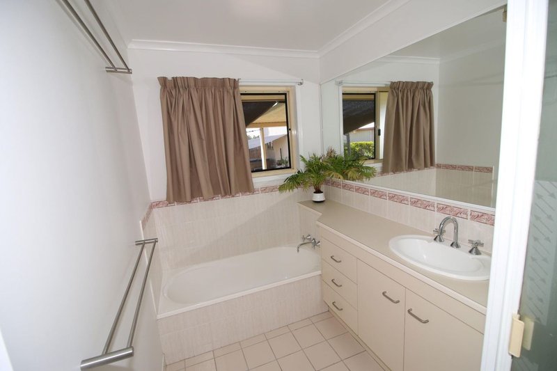 Photo - 22 Seymore Avenue, Kalkie QLD 4670 - Image 8