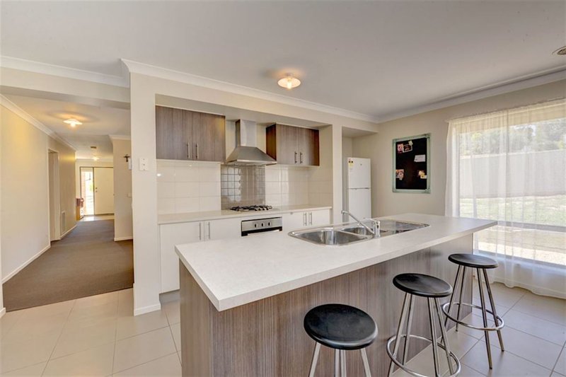 Photo - 22 Shakespeare Avenue, Mount Helen VIC 3350 - Image 2