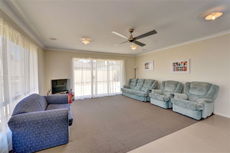 Photo - 22 Shakespeare Avenue, Mount Helen VIC 3350 - Image 4