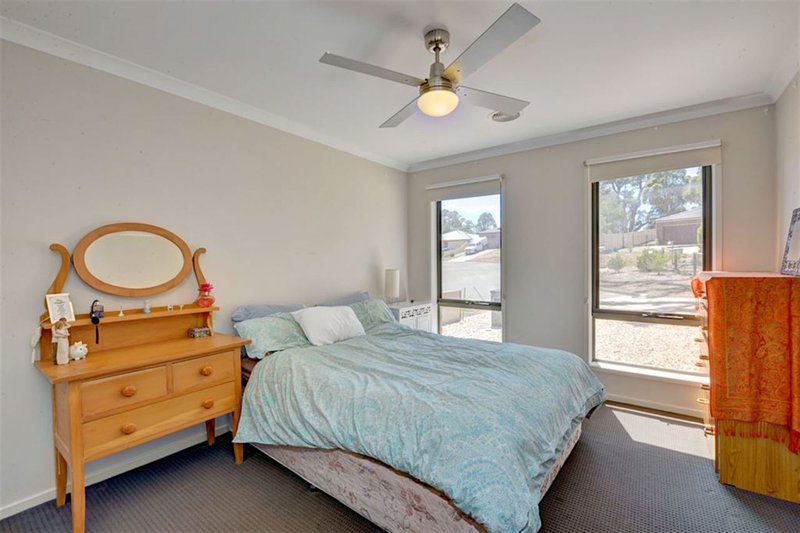 Photo - 22 Shakespeare Avenue, Mount Helen VIC 3350 - Image 5