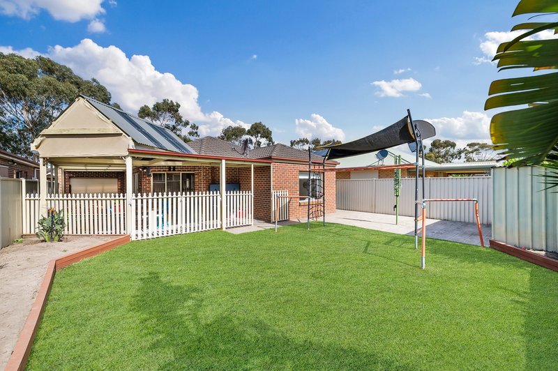 Photo - 22 Sharrock Close, Caroline Springs VIC 3023 - Image 15