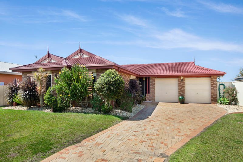 Photo - 22 Shearwater Boulevard, Albion Park Rail NSW 2527 - Image 2