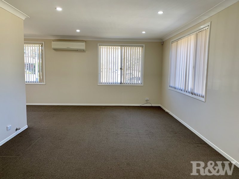 Photo - 22 Shinnick Drive, Oakhurst NSW 2761 - Image 3