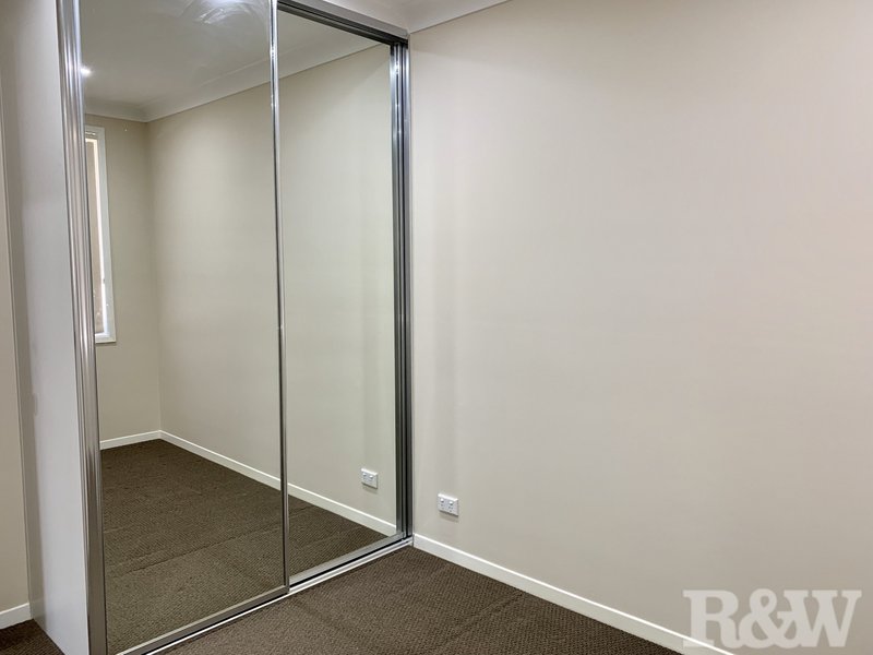 Photo - 22 Shinnick Drive, Oakhurst NSW 2761 - Image 6