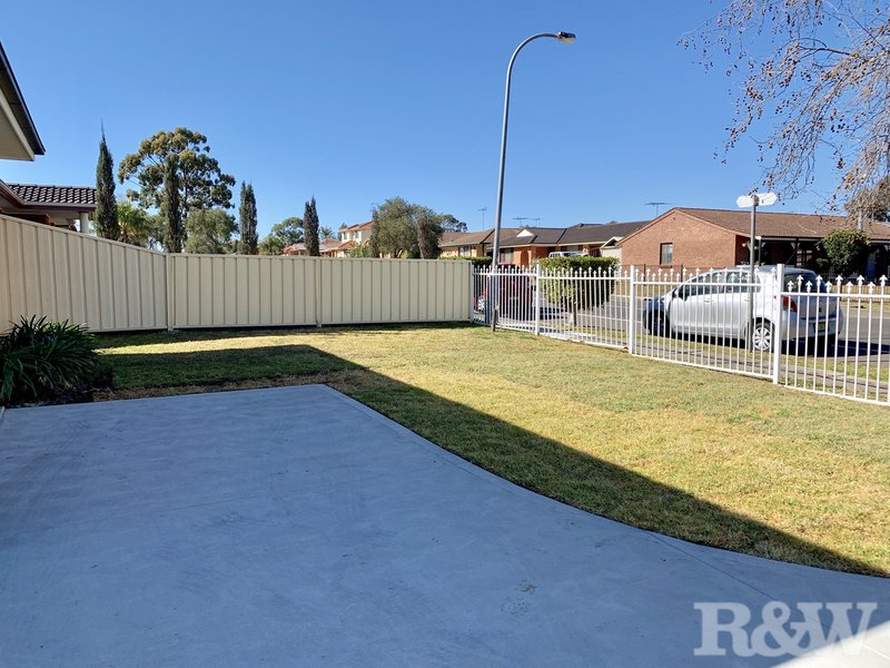 Photo - 22 Shinnick Drive, Oakhurst NSW 2761 - Image 11