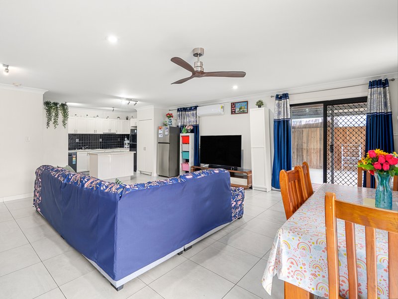 Photo - 2/2 Soho Street, Hillcrest QLD 4118 - Image 4