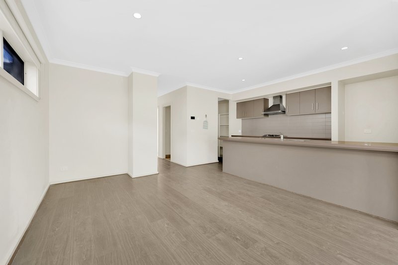 Photo - 22 Sommerville Avenue, Mernda VIC 3754 - Image 9