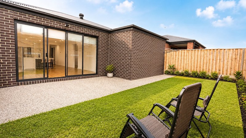Photo - 22 Sonia Crescent, Greenvale VIC 3059 - Image 13