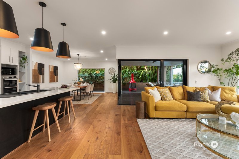 Photo - 22 Southview Crescent, Carindale QLD 4152 - Image 5