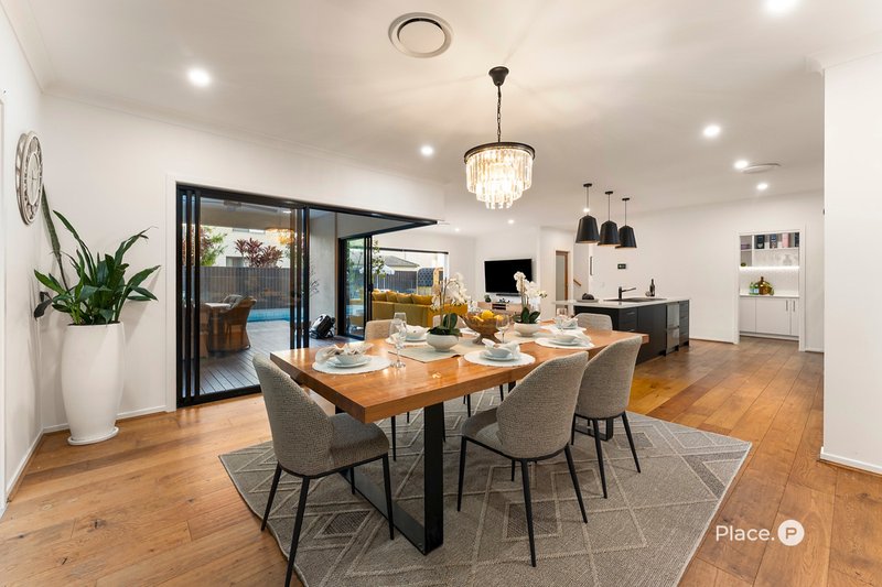 Photo - 22 Southview Crescent, Carindale QLD 4152 - Image 8