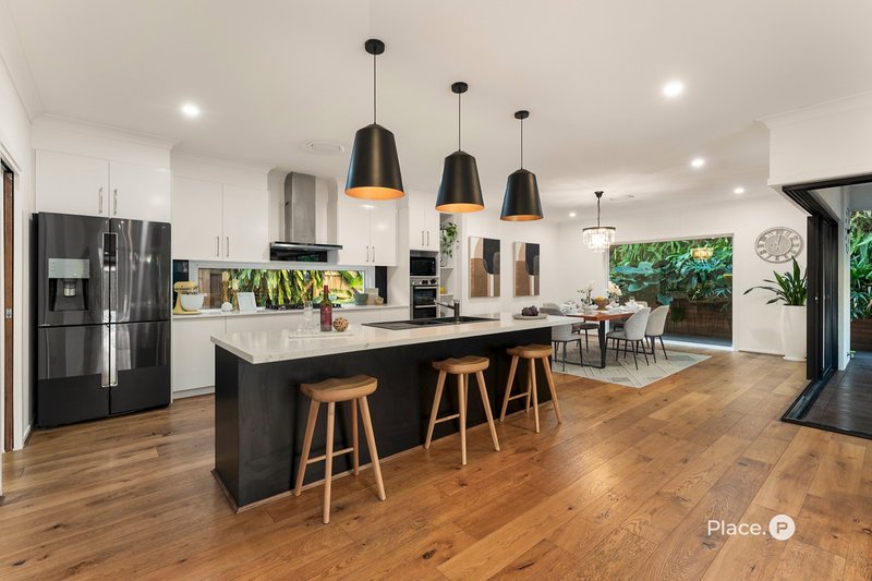 Photo - 22 Southview Crescent, Carindale QLD 4152 - Image 9