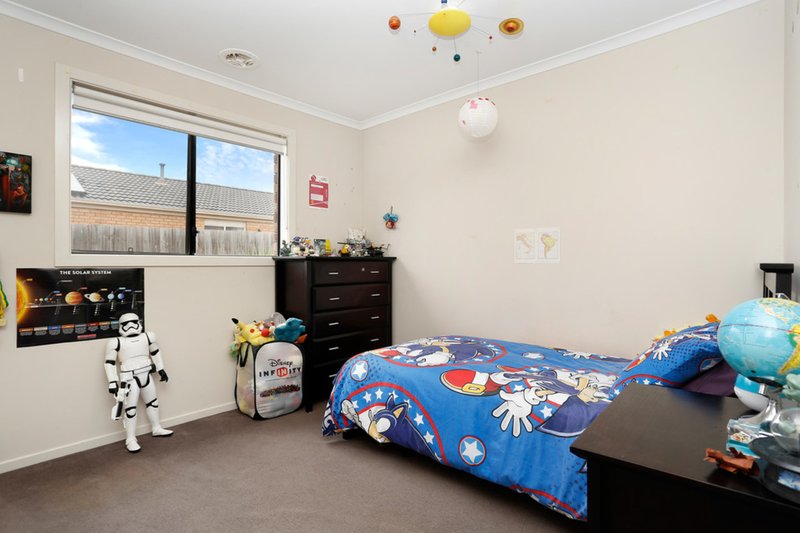 Photo - 22 Spearfelt Street, Kurunjang VIC 3337 - Image 5