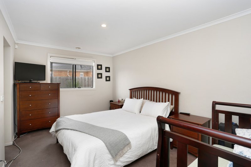 Photo - 22 Spearfelt Street, Kurunjang VIC 3337 - Image 6