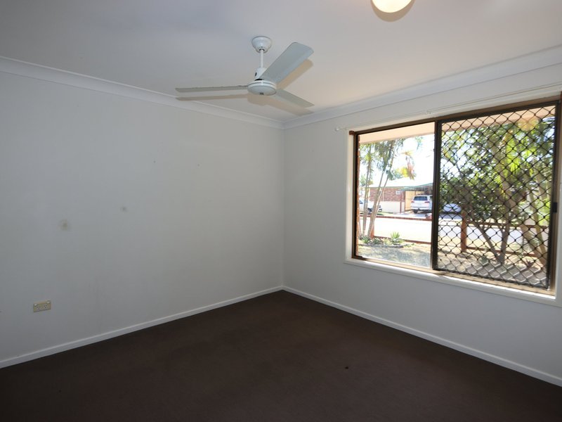 Photo - 22 Staal Crescent, Emerald QLD 4720 - Image 7