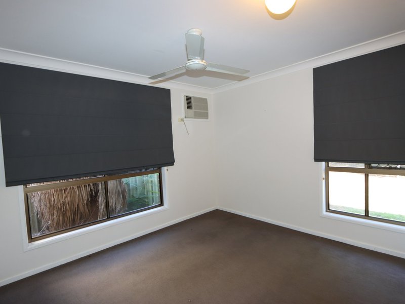 Photo - 22 Staal Crescent, Emerald QLD 4720 - Image 9