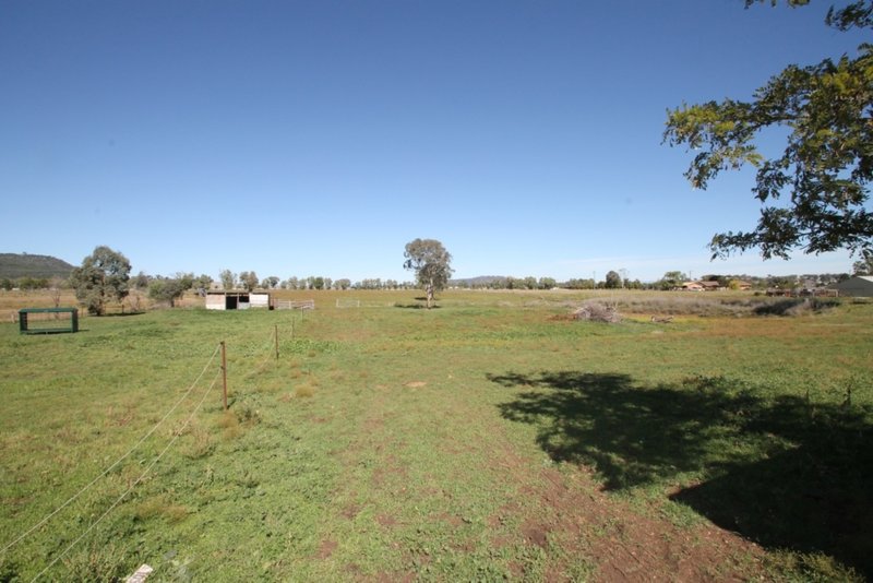 Photo - 22 Stanley Crescent, Quirindi NSW 2343 - Image 4