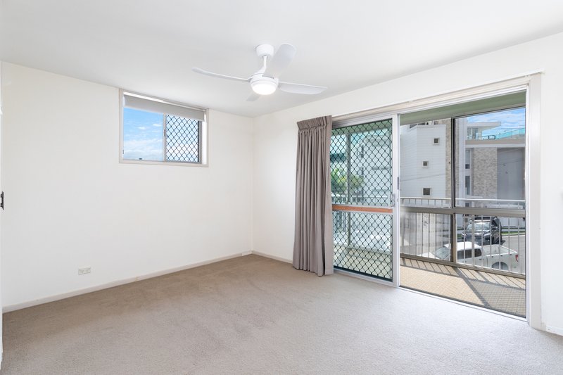 Photo - 2/2 Stanley Street, Burleigh Heads QLD 4220 - Image 6