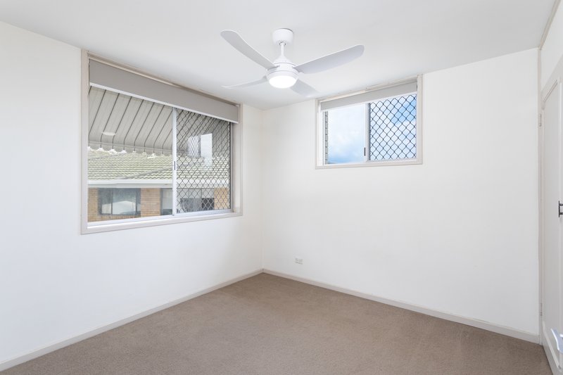 Photo - 2/2 Stanley Street, Burleigh Heads QLD 4220 - Image 7