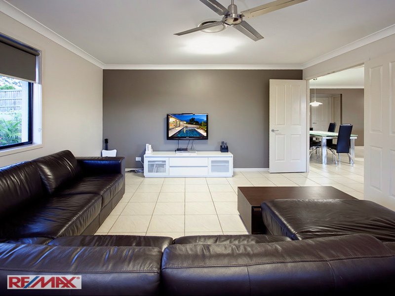 Photo - 22 Stonebrook Ct , Cashmere QLD 4500 - Image 7