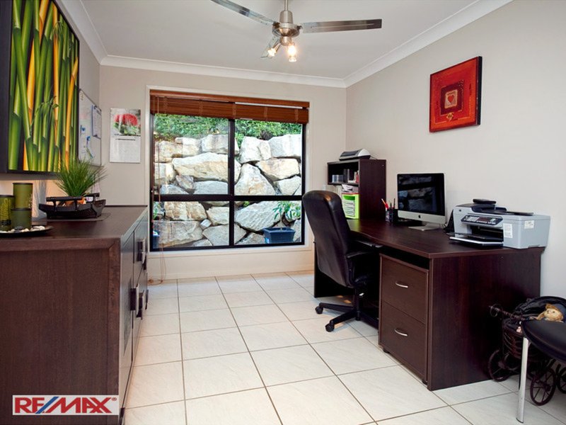 Photo - 22 Stonebrook Ct , Cashmere QLD 4500 - Image 8