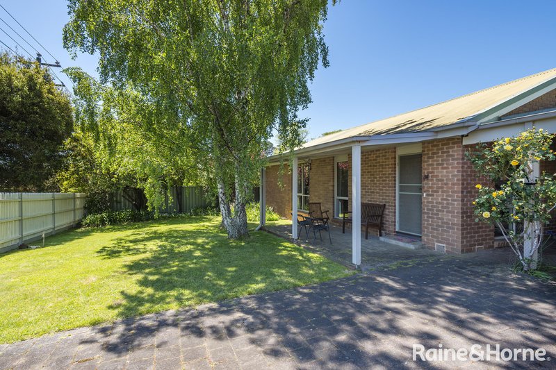 Photo - 22 Stuart Drive, Woodend VIC 3442 - Image 3