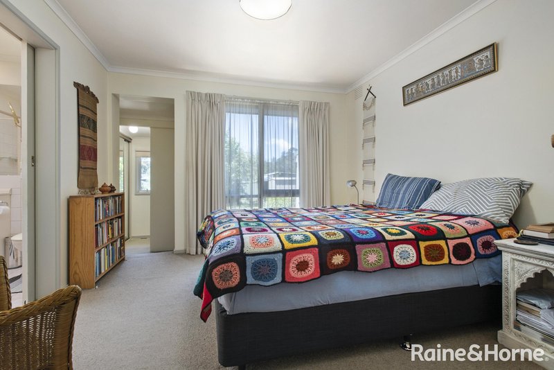 Photo - 22 Stuart Drive, Woodend VIC 3442 - Image 11